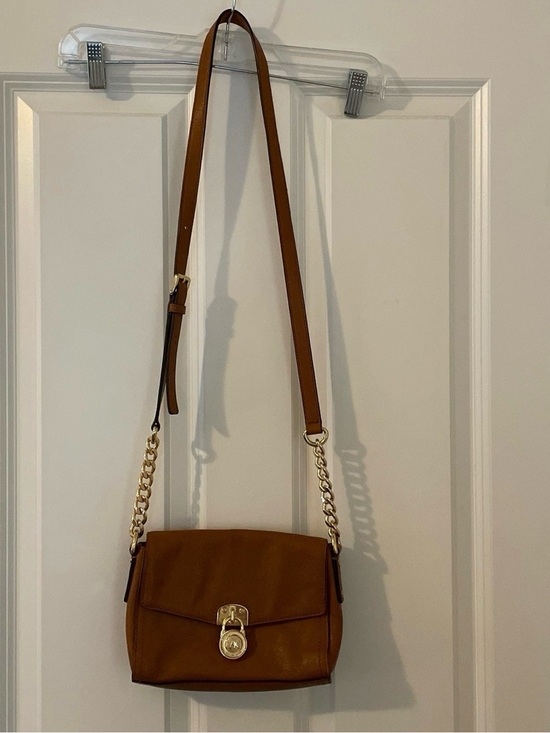 Michael Kors Handbags - Michael Kors Tan Leather Crossbody with Gold Hardware